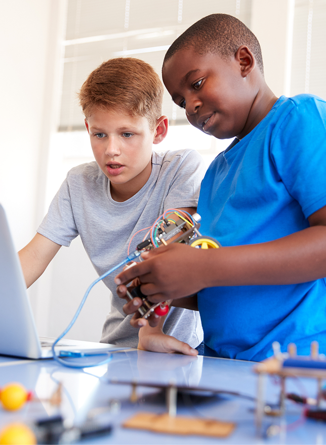 Students learning with Hackerstem